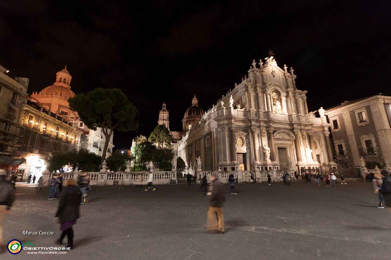 17_Catania by night.JPG
